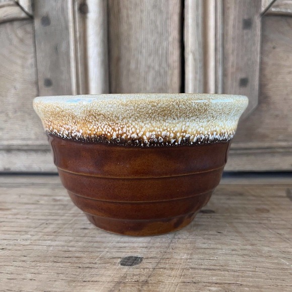 Vintage Western Stoneware Ribbed Brown Bowl Maple Leaf Stamp Drip Glaze Monmouth - Picture 1 of 8